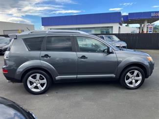 2005 Mitsubishi Outlander - Thumbnail