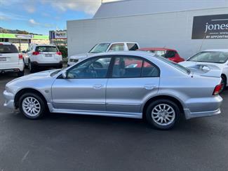 2005 Mitsubishi Galant - Thumbnail