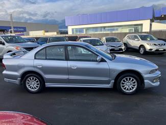 2005 Mitsubishi Galant - Thumbnail
