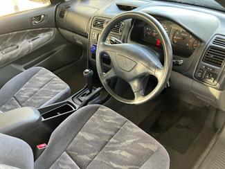 2005 Mitsubishi Galant - Thumbnail