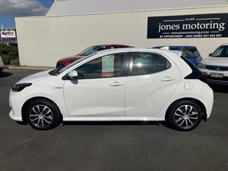 2020 Toyota Yaris - Thumbnail