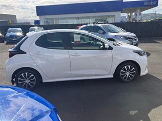 2020 Toyota Yaris - Thumbnail