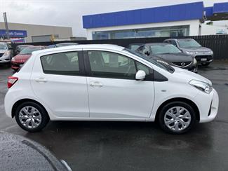 2017 Toyota Yaris - Thumbnail