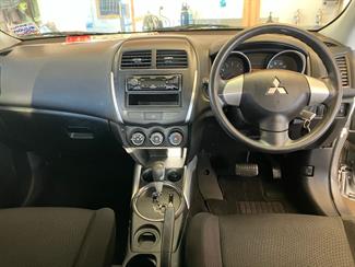2010 Mitsubishi Rvr - Thumbnail