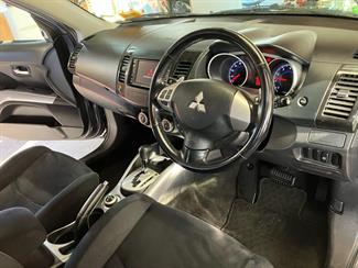 2008 Mitsubishi Outlander - Thumbnail