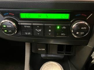 2012 Toyota Auris - Thumbnail