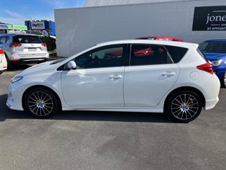 2012 Toyota Auris - Thumbnail