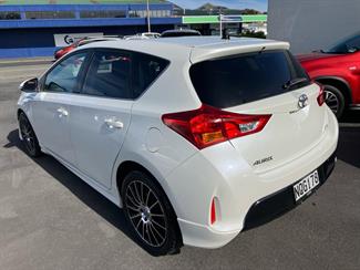 2012 Toyota Auris - Thumbnail