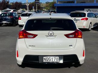 2012 Toyota Auris - Thumbnail
