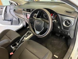 2012 Toyota Auris - Thumbnail